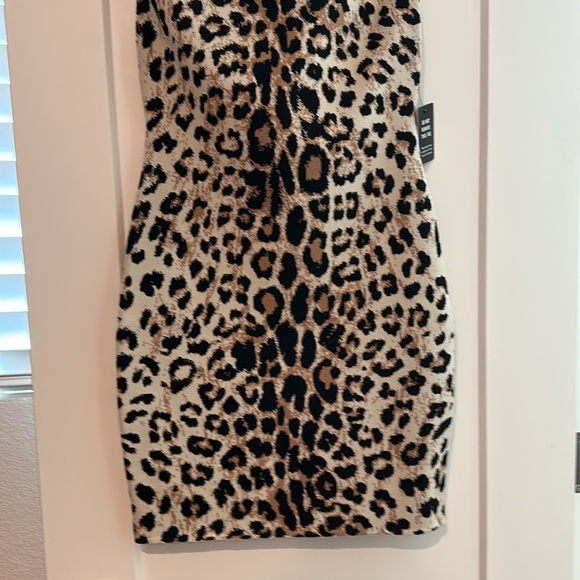 Express LIMITED EDITION BODY CONTOUR LEOPARD PRINT MINI SWEATER DRES - Picture 2 of 5